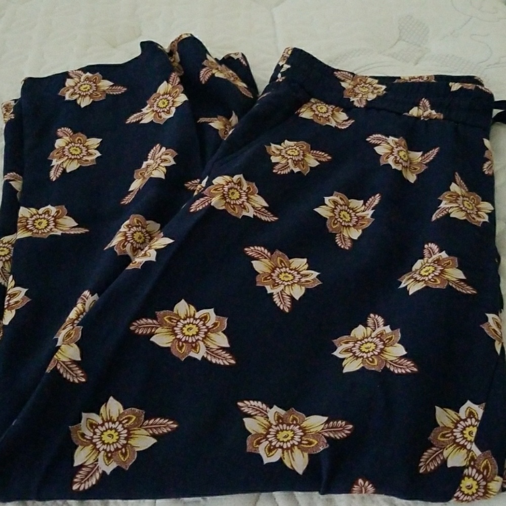 💓Loft Petite Blue Floral Pattern Lounge Pants 💓